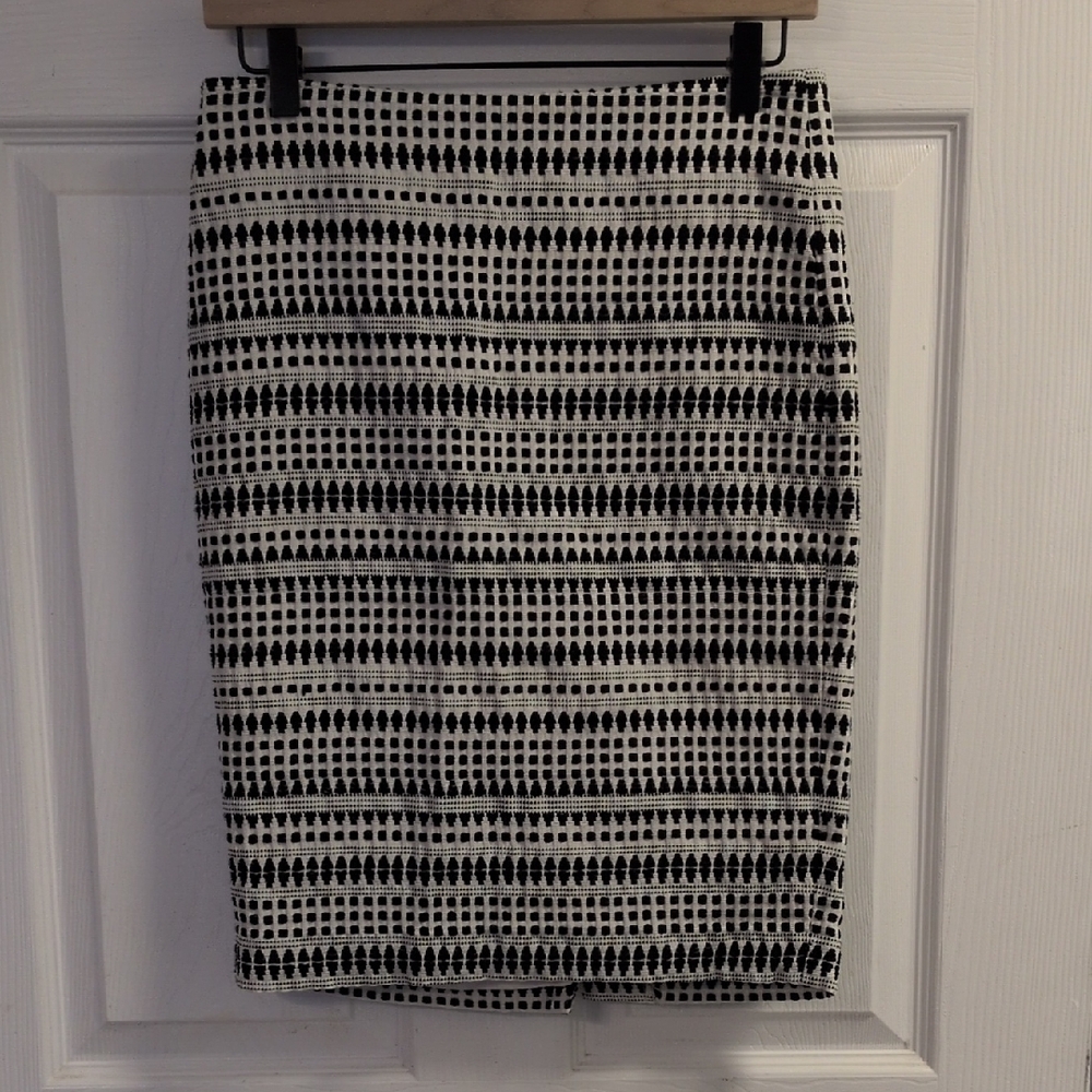 LOFT Black and White Geometric Pencil Skirt